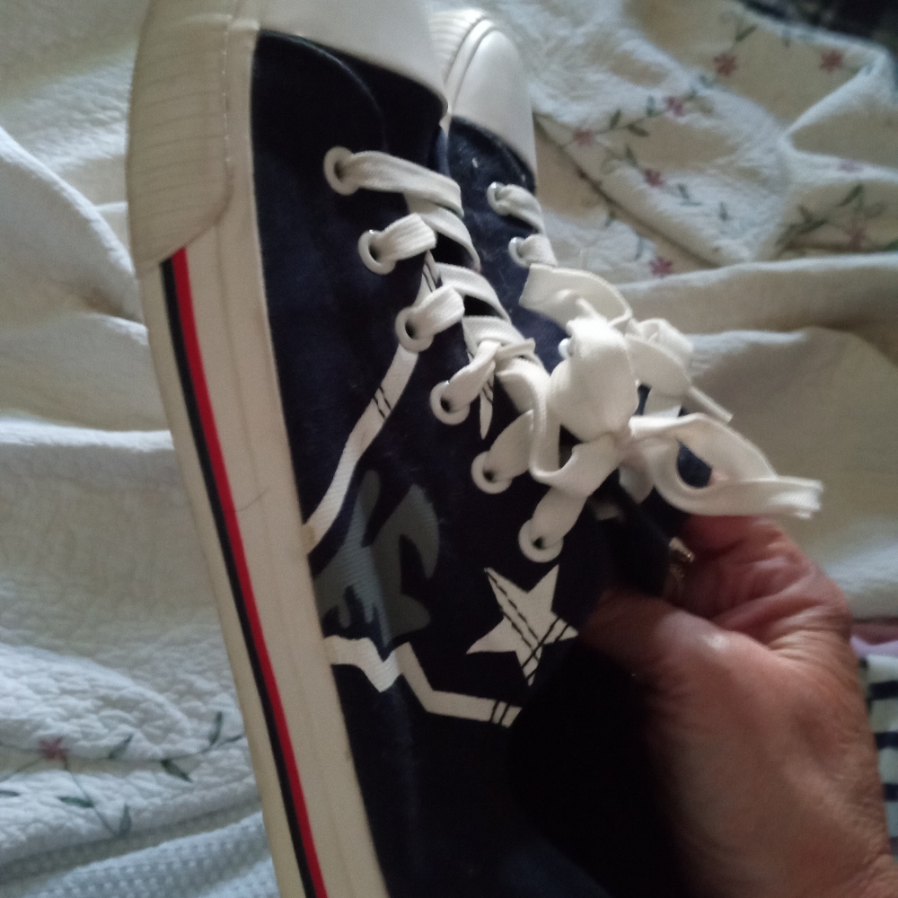 Men's size 8 patriots sneakers. Worn once in house.